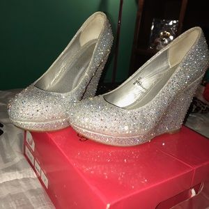 Sparkling silver wedges